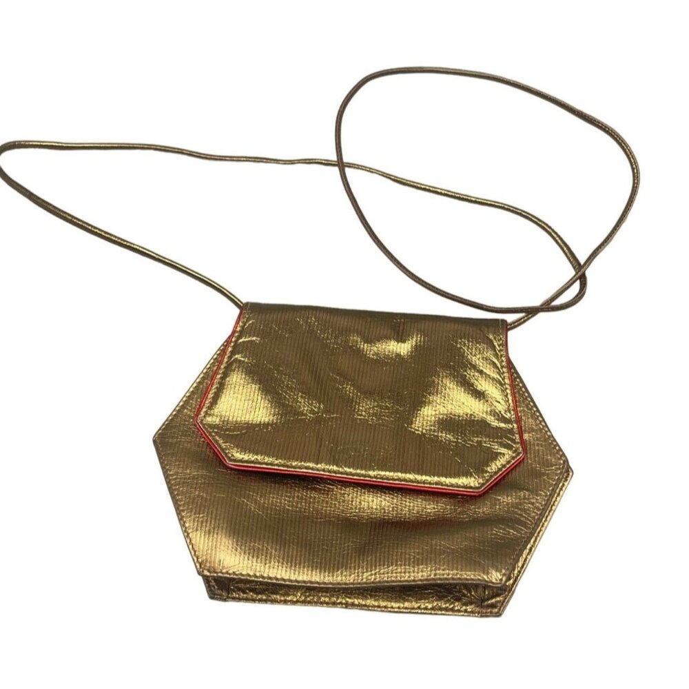 Studio R purse handbag New York made in Itay gold red magnet button width 8x6"RE